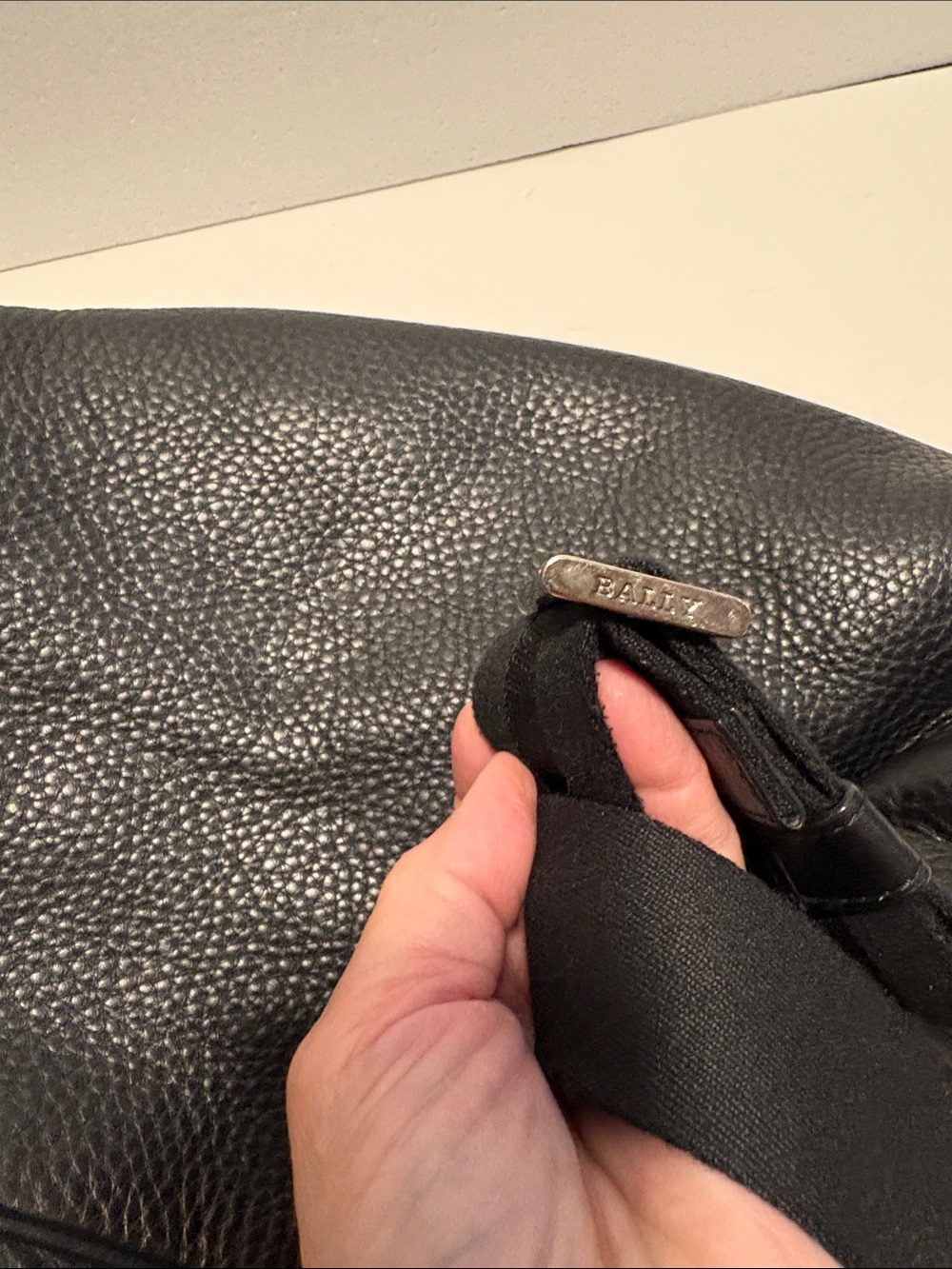 BALLY black pebble leather messenger bag with dust cover - Picture 4 of 6
